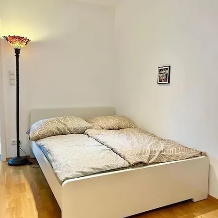 Happy Near Airport With Free Parking *