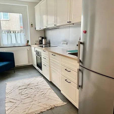 Happy Near Airport With Free Parking *