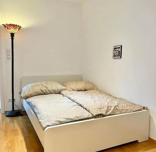 Happy Near Airport With Free Parking *