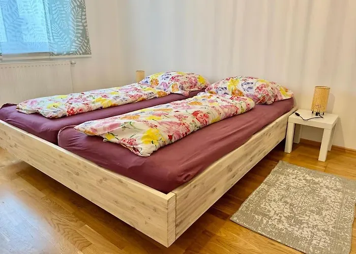 Happy Near Airport With Free Parking Apartament